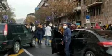 معترضان ارمنی راهبندان ایجاد کردند / مخالفان پاشینیان در خیابان های ارمنستانش
