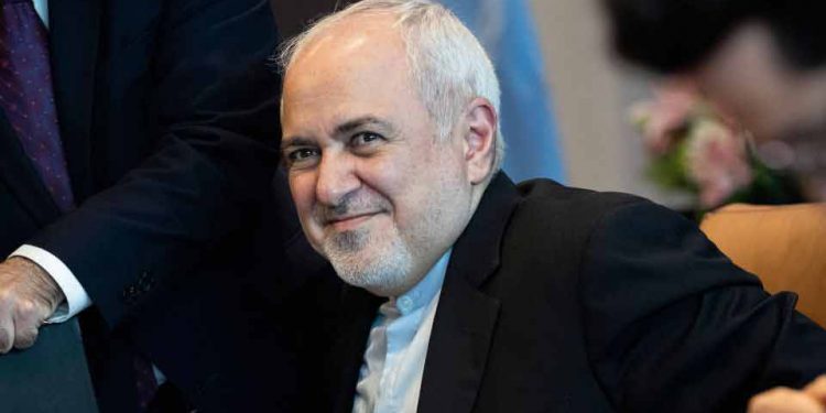 ظریف: داریم بودجه کشور را سیاسی می‌کنیم
