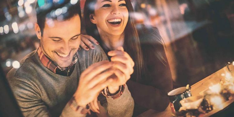 در اولین قرار عاشقانه چگونه رفتار کنیم؟