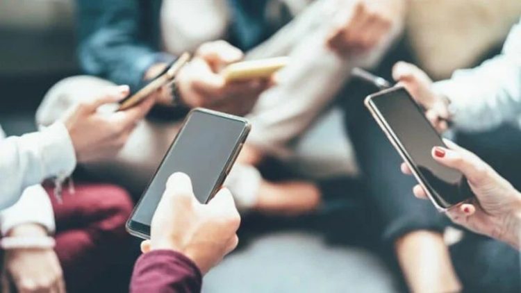 بهترین گوشی های میان رده از نظر باتری ؛ مشخصات فنی و قیمت