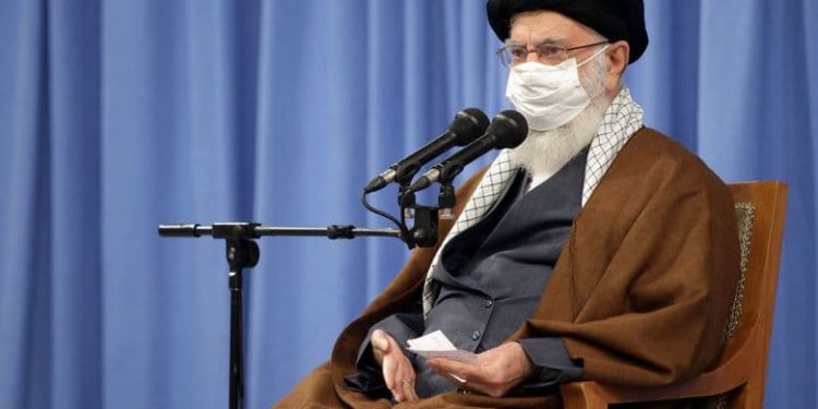 جمعی از فرماندهان و کارکنان نیروی هوایی ارتش با فرمانده کل‌قوا دیدار می‌کنند
