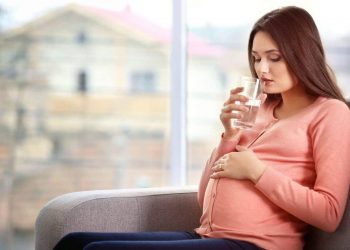 فواید نوشیدن آب در بارداری