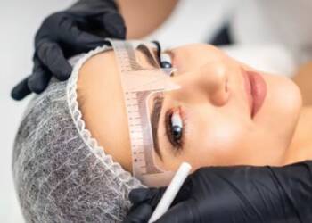 چه نکاتی برای انتخاب یک کلینیک کاشت ابروی خوب اهمیت دارد؟