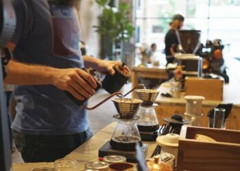 چگونه می‌توان مدرک بین المللی کافی شاپ برای مهاجرت دریافت کرد؟