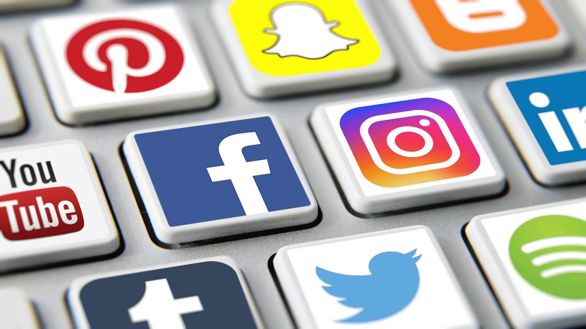 فیسبوک (Facebook)؛ بزرگ‌ترین شبکه اجتماعی جهان