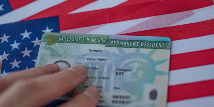 با گرین کارت آمریکا به چه کشورهایی میتوان سفر کرد