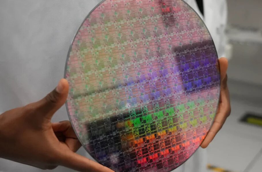 آمریکا وضع تعرفه‌های جدید علیه واردات نیمه‌رسانا از چین را به سال ۲۰۲۷ موکول کرد