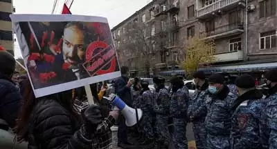 تلاش معترضان ضد نیکول پاشینیان برای ورود به دفتر نخست‌وزیری ارمنستان