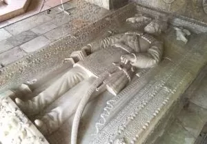 ماجرای سنگ قبر ناصرالدین شاه قاجار چیست؟