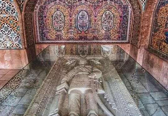 ماجرای سنگ قبر ناصرالدین شاه قاجار چیست؟