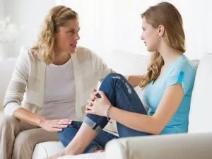 مهمترین حساسیت های نوجوان چیست؟ حرف زدن با دختر نوجوان
