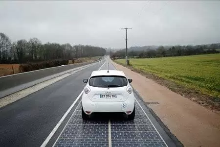 جاده های دارای پنل خورشیدی