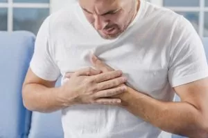 عوارض درد سینه در مردان