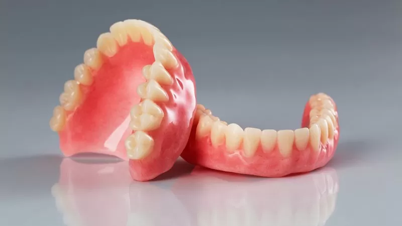 عوارض دندان مصنوعی در جوانی