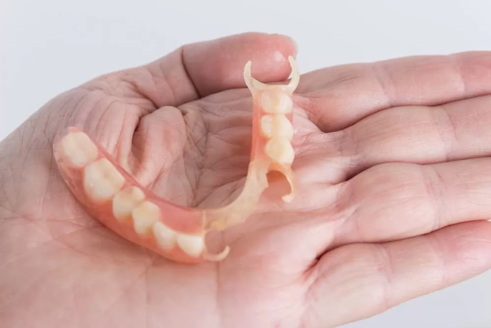 7 مشکل اساسی دندان مصنوعی در سنین پایین!